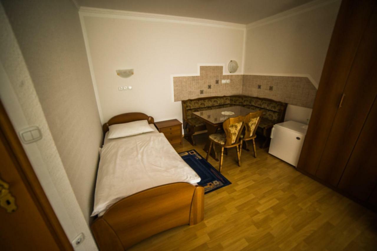 Hotel Gostisce Pri Dveh Petelinih à Bled Extérieur photo