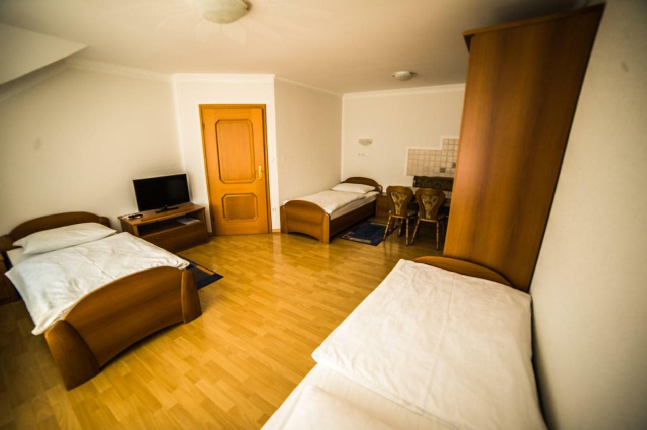 Hotel Gostisce Pri Dveh Petelinih à Bled Extérieur photo